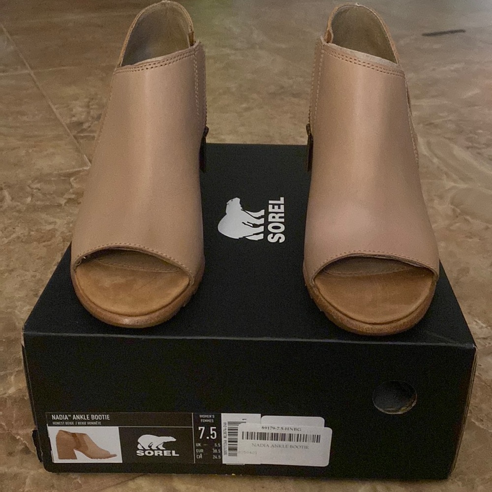 SOREL NADIA ANKLE BOOTIE IN NUDE. SZ 7.5 BRAND NEW. NEVER WORN. ADORABLE!